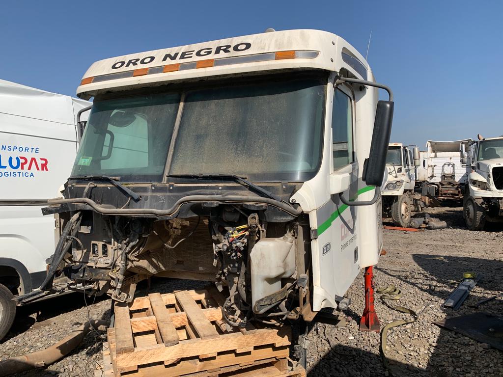 VIDRIO Freightliner CL120 2009  USADO  EN DESARME
